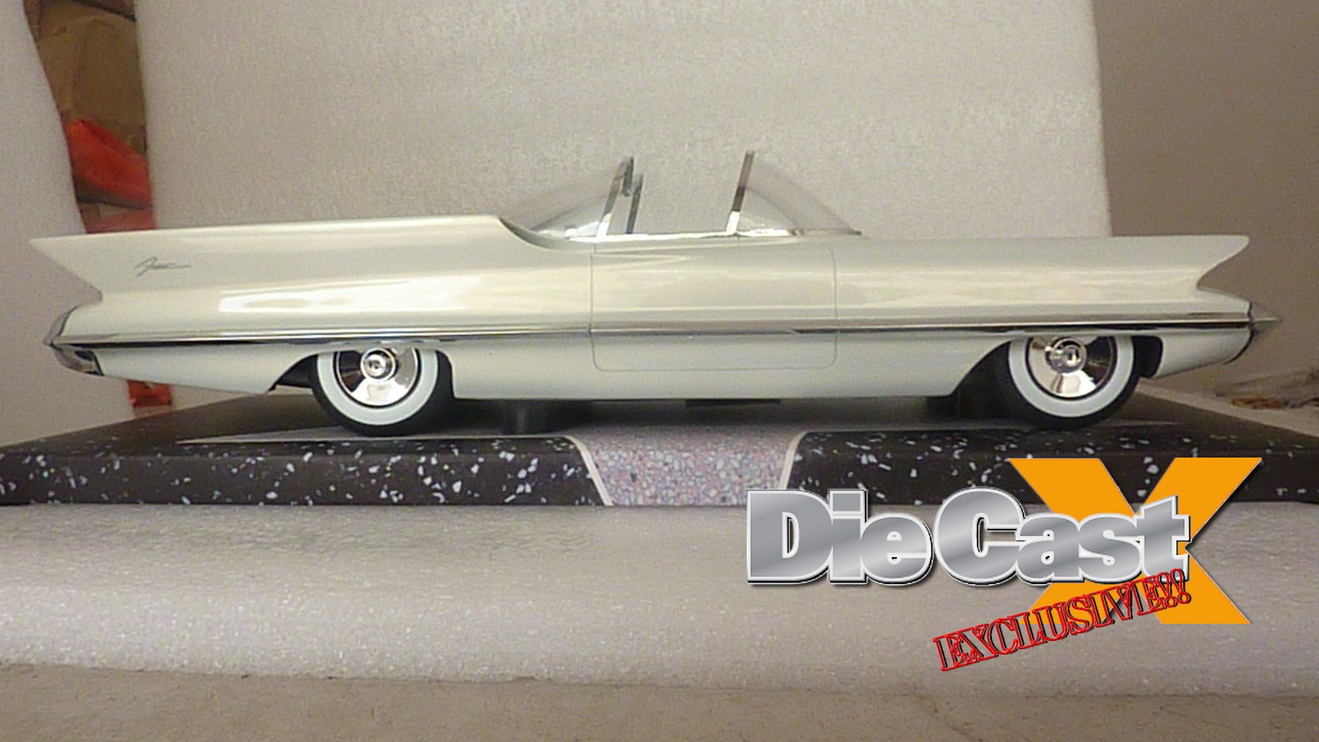 1/18 HRN-MODEL LINCOLN FUTURA CONCEPT-1955 RESIN CAR MODEL NO FIGURE FOR DISPLAY 