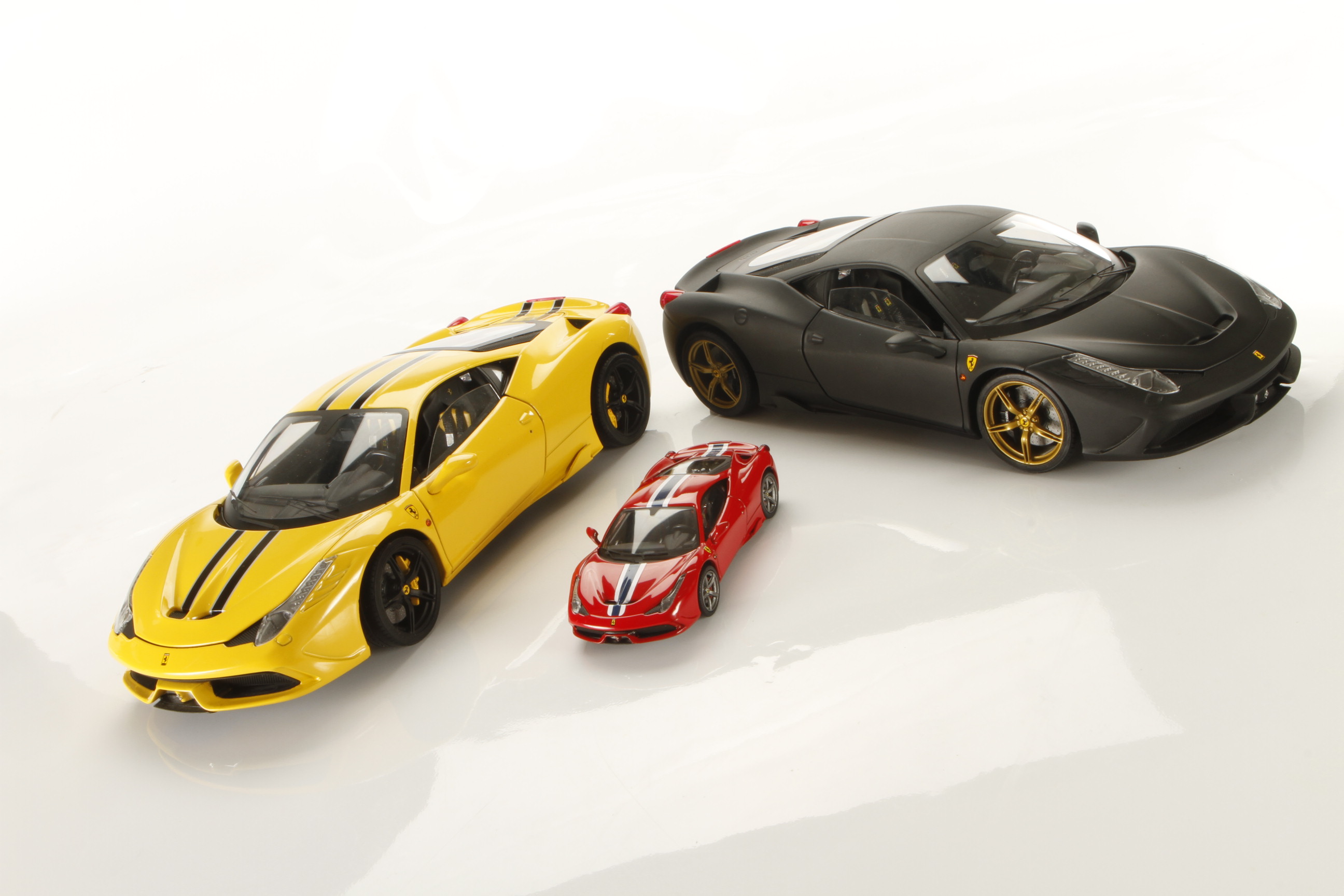 Out of the Box Online Exclusive! - Hot Wheels Elite Ferrari 458 