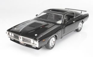 Exclusive Review: Auto World 1971 Dodge Charger R/T